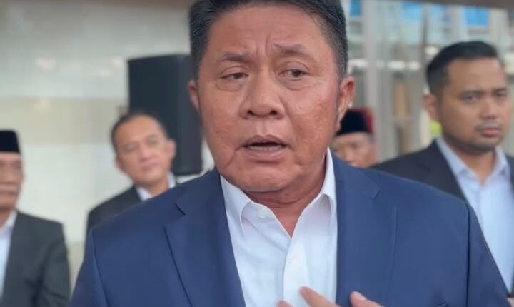 Gubernur Sumatra Selatan Herman Deru memberikan keterangan kepada awak media mengenai Operasi Tangkap Tangan (OTT) yang menimpa Bupati Muara Enim di Palembang, Sumatra Selatan.