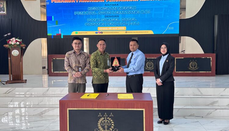 Pimpinan Bank Sumsel Babel PALI, Beni Agus Marwan, melakukan kerja sama dengan Kepala Kejaksaan Negeri PALI, Hamidi.