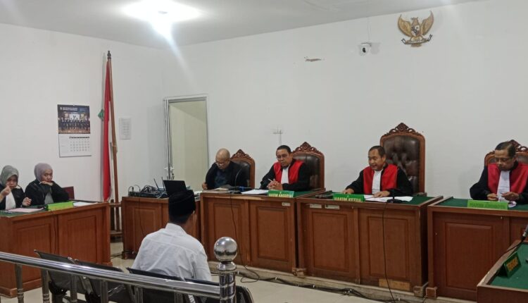 Suasana sidang perdana perkara dugaan tindak pidana korupsi pengelolaan layanan BTN e-Batara Pos dengan terdakwa Alim Anwar Mursid di Pengadilan Tipikor Palembang.