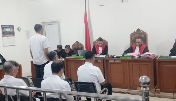 Majelis Hakim Pengadilan Tipikor Palembang yang diketuai oleh Hakim Idi Il Amin resmi menjatuhkan vonis penjara terhadap enam terdakwa kasus dugaan korupsi penyaluran Kredit Usaha Rakyat (KUR) pada Bank Sumsel Babel (BSB) Cabang Pembantu Semendo.