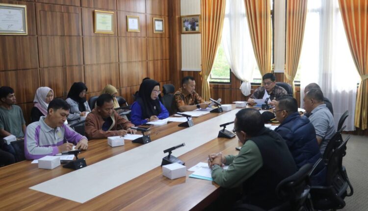 Suasana rapat koordinasi lintas OPD yang dipimpin oleh Sekda Kota Pagar Alam, Zaily Oktosab Fitri Abidin, terkait penataan aset strategis daerah.