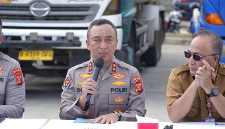 Berkomitmen mendukung Program Prioritas Presiden RI di bidang ketahanan energi nasional, Polda Sumatera Selatan menggelar konferensi pers pengungkapan kasus BBM ilegal di UPPKB Kertapati.
