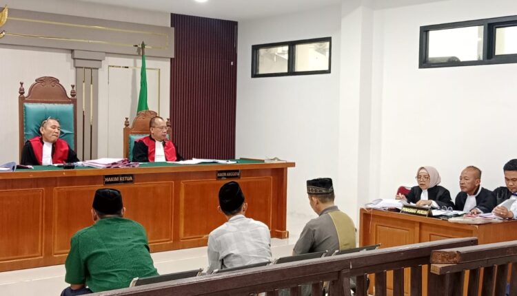 Ketua Majelis Hakim Sangkot Lumban Tobing memimpin persidangan perkara dugaan korupsi penyaluran Kredit Usaha Rakyat (KUR) Bank Syariah Indonesia (BSI) di Pengadilan Tipikor pada Pengadilan Negeri Palembang, Sumatera Selatan.