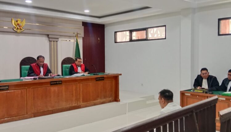 Majelis Hakim yang diketuai Agus Rahardjo membacakan amar putusan terhadap terdakwa Yansori dalam sidang kasus korupsi penjualan lahan kawasan hutan di Pengadilan Tipikor pada PN Palembang, Sumatera Selatan.
