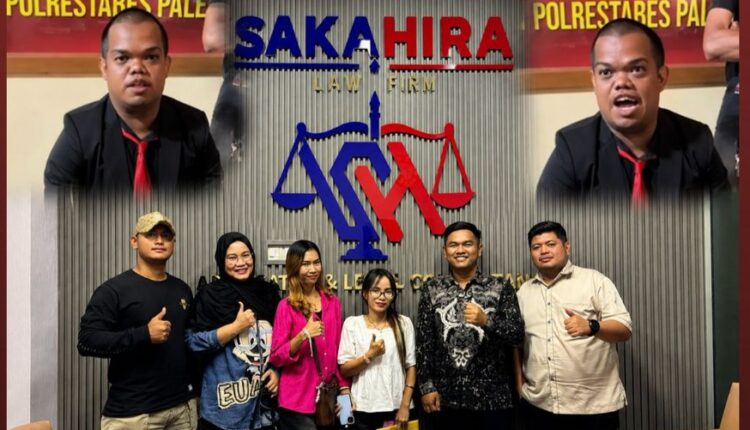 Meta didampingi tim kuasa hukum dari Sakahira Law Firm berfoto bersama usai memberikan keterangan pers terkait laporan dugaan penggelapan uang di Kota Palembang, Sumatra Selatan.