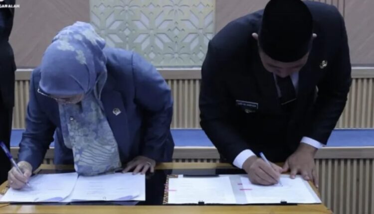 Penandatangan kesepakatan KUPA/PPAS-P tahun anggaran oleh Walikota dan Ketua DPRD Kota Pagar Alam.