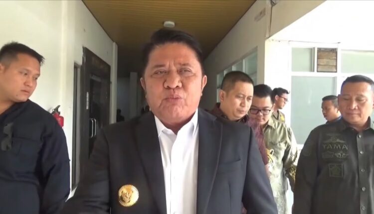 Gubernur Sumatera Selatan Herman Deru memberikan keterangan pers kepada media terkait langkah taktis penanganan kebakaran hutan dan lahan (karhutla) di wilayahnya.