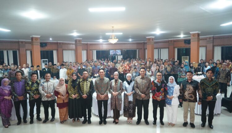 Dalam acara kenal pamit, AKBP Agung Adhitya Prananta kini resmi menjabat sebagai Kapolres OKI menggantikan AKBP Eko Rubiyanto yang berpindah tugas menjadi Kapolres Bengkalis, Polda Riau.