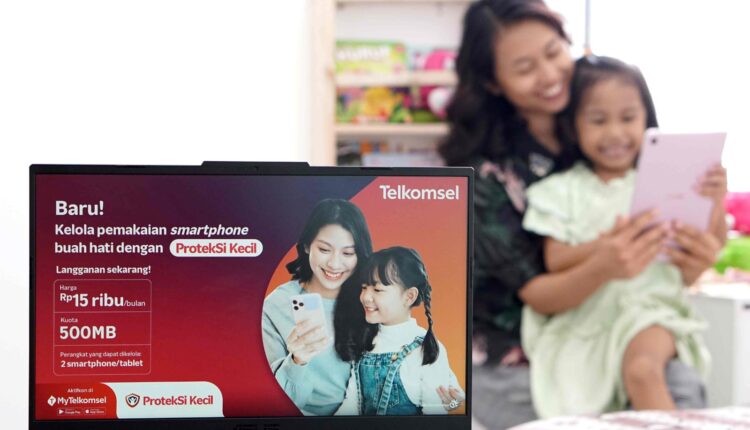 Telkomsel luncurkan ProtekSi Kecil. Dengan ProtekSi Kecil, orang tua dapat dengan mudah menyaring konten berbahaya, membatasi waktu penggunaan internet, serta menerima laporan aktivitas daring anak secara berkala.