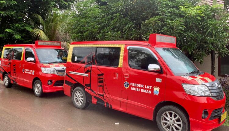Angkutan Feeder LRT Palembang di pangkalan koridor 1 Komplek Griya Revari. (Foto: Tia)