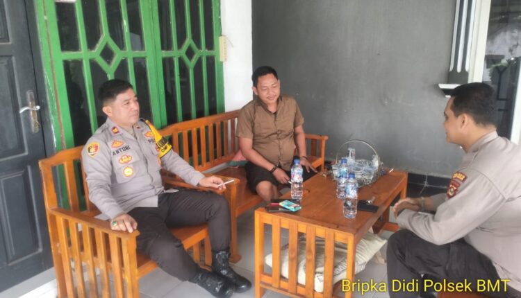 Kapolsek BMT IPTU Antoni Steven melakukan giat sambang silaturahmi dan cooling siatem dengan tokoh masyarakat, Efendi yang berlangsung pada Senin (27/01/2025).