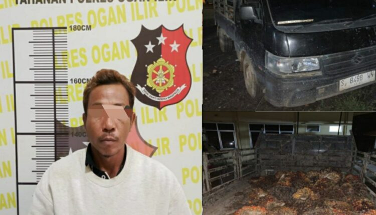 Tersangka beserta barang bukti hasil curian saat diamankan di Polres Ogan Ilir.