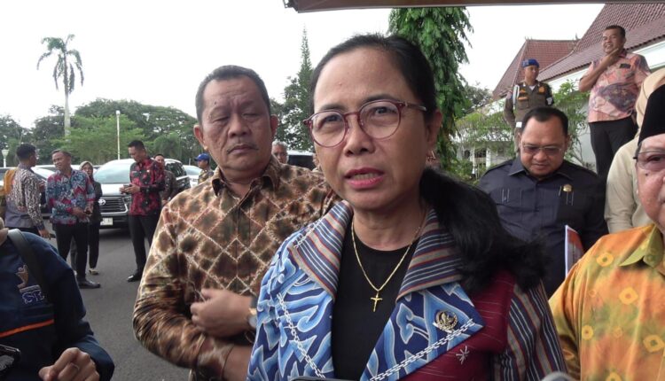 Wakil Ketua Komisi X DPR RI, My Esti Wijayati saat dibincangi di Griya Agung, Kota Palembang, Provinsi Sumatera Selatan. (Foto: Tia)