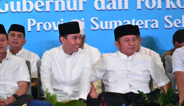 Bupati OKI berdampingan dengan Gubernur Sumsel saat giat safari Ramadhan. (Foto: Diskominfo OKI)