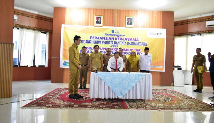 Penandatanganan nota kesepakatan kerja sama bidang perdata dan tata usaha negara (Datun) di Kantor Bupati OKI, pada Senin, (10/03/2025).