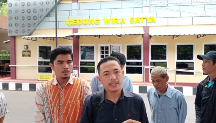 Korban didampingi pengacaranya melapor ke SPKT Polrestabes Palembang.