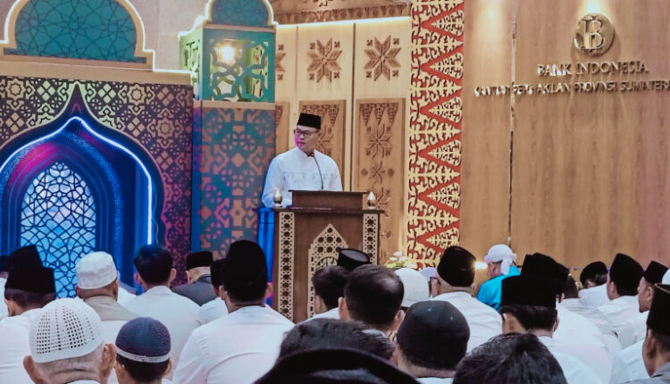 Bank Indonesia Sumsel saat menjadi tuan rumah sholat tarawih bersama seluruh Forkompinda.