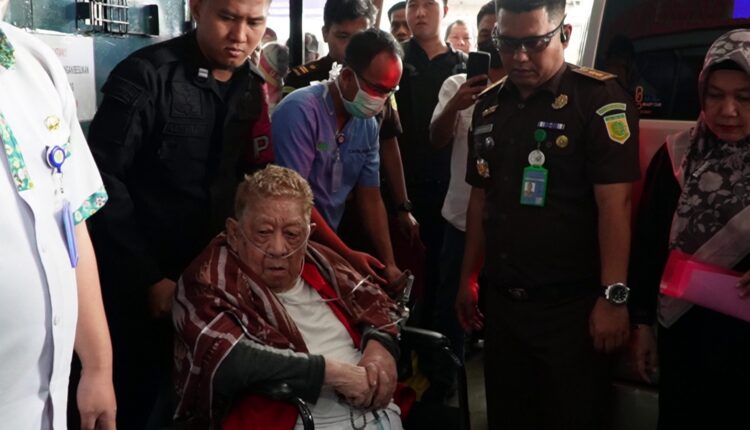 Haji Alim saat bersama dengan Tim Kuasa Hukumnya Lisa Merida.