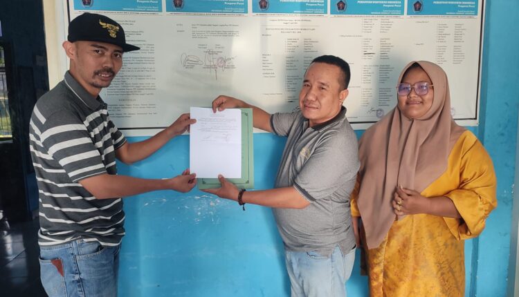 Firdaus serahkan berkas ke kantor Sekretariat PWI Muba.