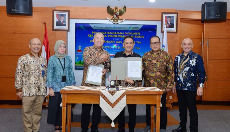 Penandatanganan Nota Kesepahaman Kerja Sama pengembangan infrastruktur gas bumi di kawasan pelabuhan, oleh Direktur Utama PGN Arief S Handoko dan Direktur Utama Krakatau Steel Muhamad Akbar Djohan, (12/3/2025).
