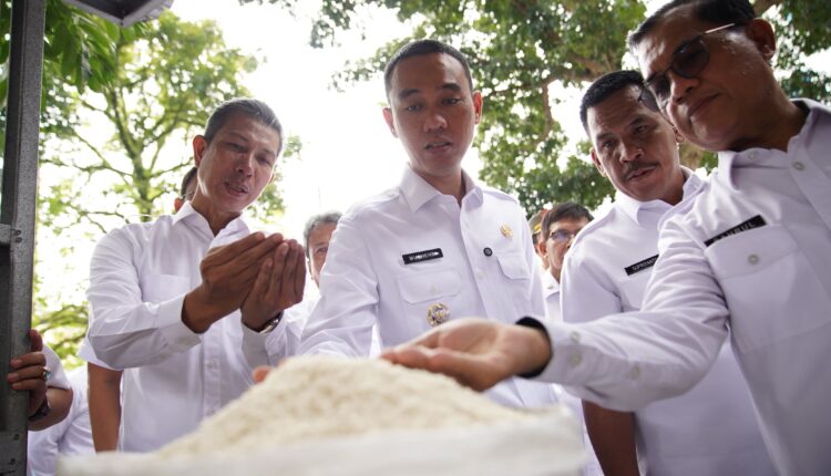 Bupati OKI saat Sidak di Pasar Kayu Agung