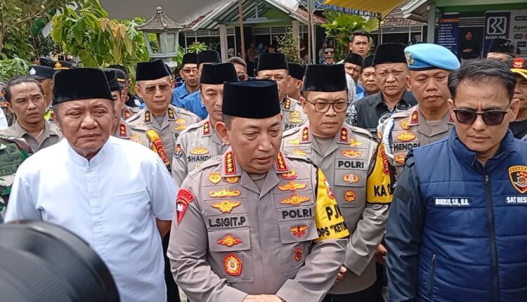 Kapolri Jenderal Pol Listyo Sigit Prabowo menyampaikan duka cita yang mendalam.