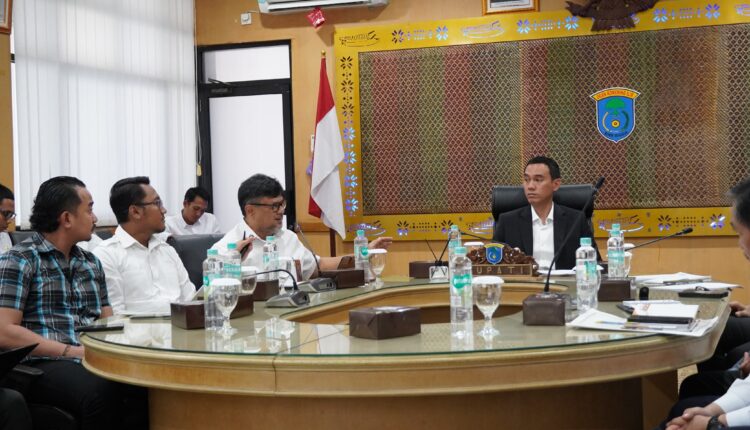 Rapat penyerahan SK CPNS di Kantor Bupati OKI.