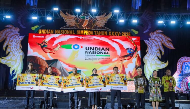 Asbanda dan Bank Papua menggelar Undian Tabungan Simpeda Nasional Periode ke-2 Tahun XXXV-2025 di Istora Papua Bangkit, Sentani, Jayapura, Papua, Kamis (24/04/2025).