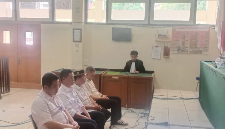 Empat terdakwa dihadirkan dipersidangan untuk mendengarkan pembacaan putusan.
