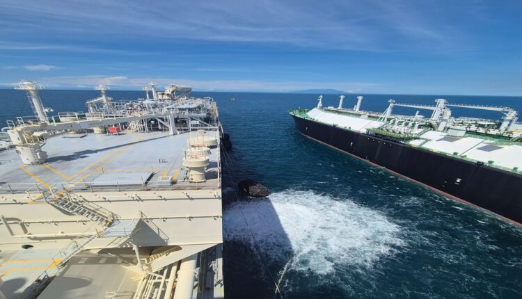 Kegiatan STS LNG di FSRU Lampung pada 25-27 April 2025.
