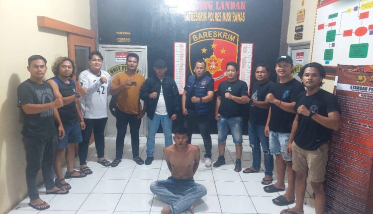Tersangka saat diamankan di Polres Musi Rawas.