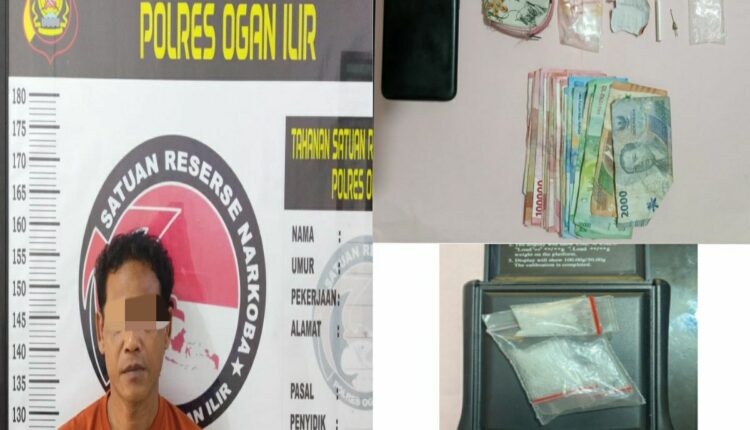 Tersangka beserta barang bukti saat diamankan di Polres Ogan Ilir.
