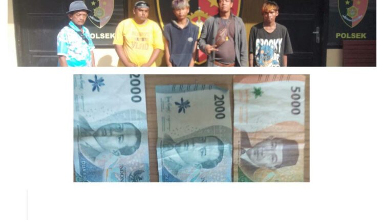 Kelima pelaku beserta barang bukti saat diamankan di Polres Ogan Ilir.