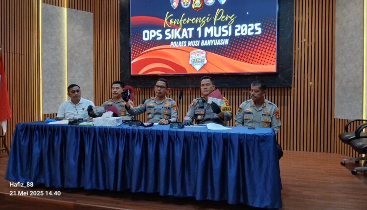 Konpers penangkapan dua pengedar ekstasi asal Kota Palembang.