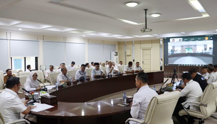 Rapat pembentukan Kelompok Kadarkum dan pendaftaran pelatihan paralegal angkatan II.