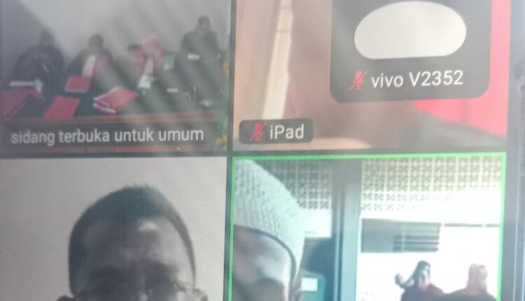 Terlihat kedua terdakwa dihadirkan dipersidangan secara online.