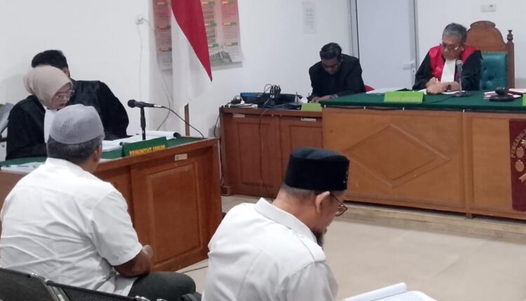 Dua terdakwa dihadirkan di persidangan di PN Tipikor Palembang.