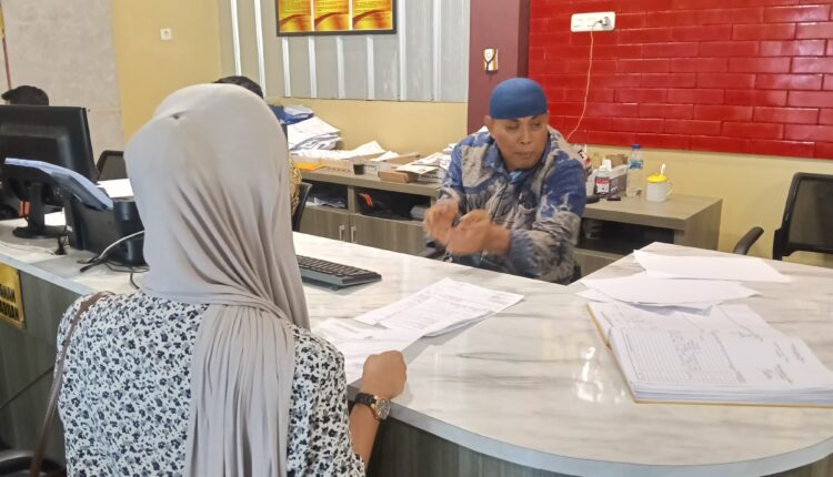 Korban membuat Laporan Polisi.
