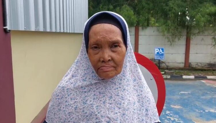 Korban usai membuat Laporan Polisi.