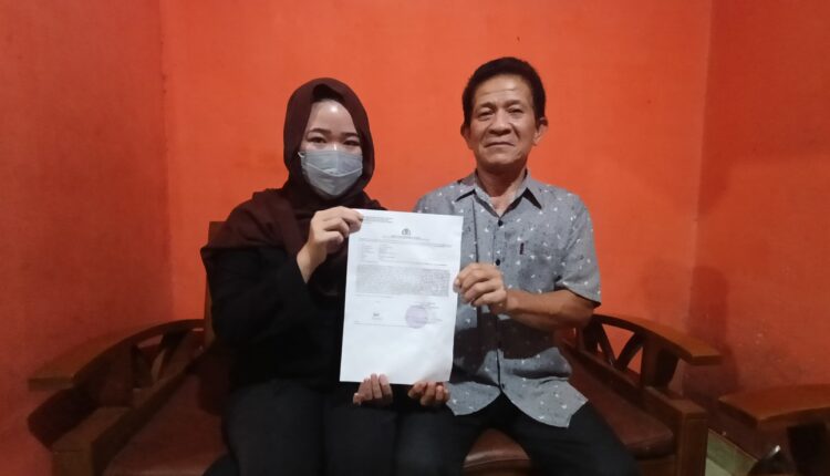 Korban usai membuat Laporan Polisi didampingi ayah nya.