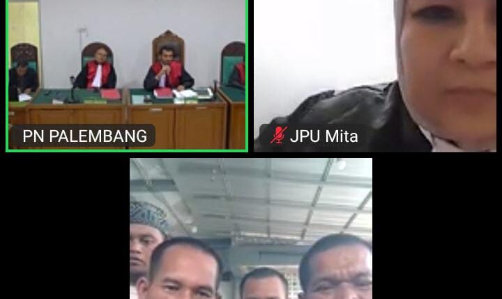 Empat terdakwa disidangkan secara online.