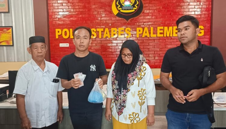 Pelaku diamankan ke kantor Polisi.