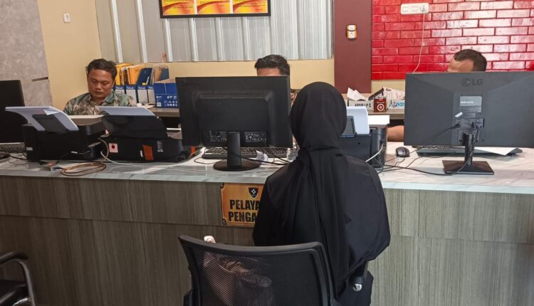 Korban pengeroyokan membuat Laporan Polisi.
