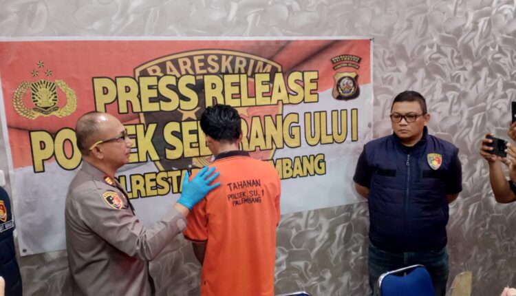 Pelaku dihadirkan saat konpers.
