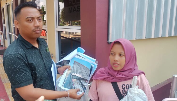 Korban membuat Laporan Polisi.