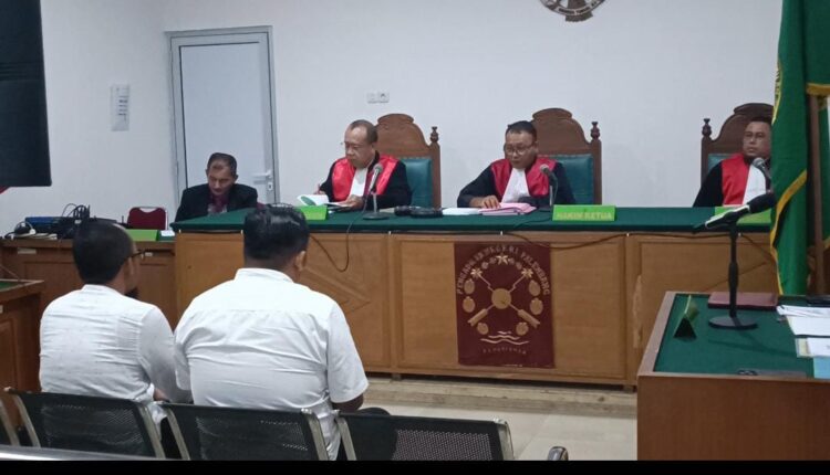 JPU KPK membacakan surat dakwaan terhadap Dua Terdakwa Kasus OTT di DPRD OKU.
