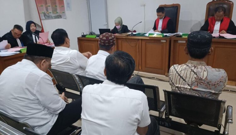 Kelima terdakwa disidang di PN Tipikor Palembang.