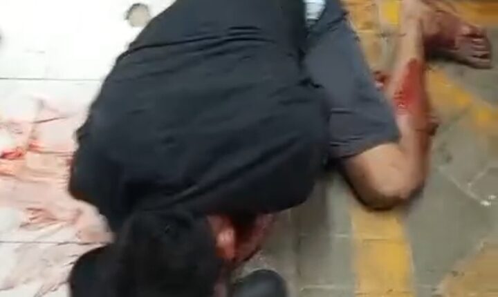 Salah satu pelaku babak belur diamuk massa.