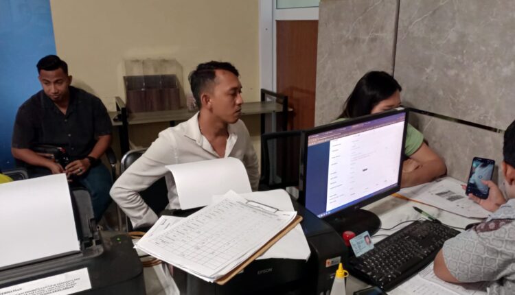 Korban saat membuat Laporan Polisi didampingi pengacaranya.