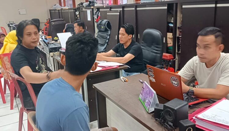 Pelaku diamankan polisi.
